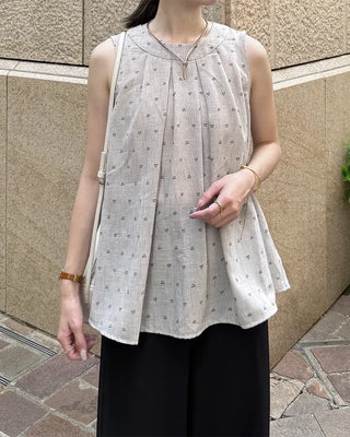 Heart pattern sleeveless blouse