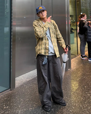 Rivet-Curved Denim Pants