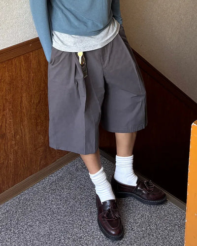 Unisex Bermuda shorts with tuck loops