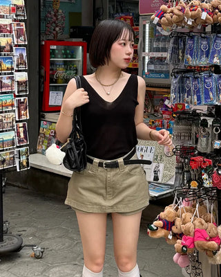 V-neck knit sleeveless top