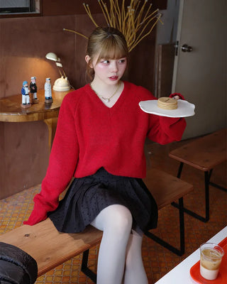 V-neck loose-fit knit