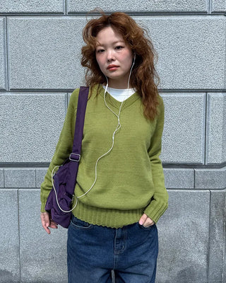 V-neck loose-fit knit