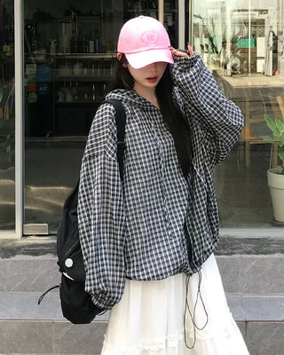Drawstring hem check windbreaker
