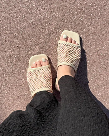 Square-toe mesh mule sandals