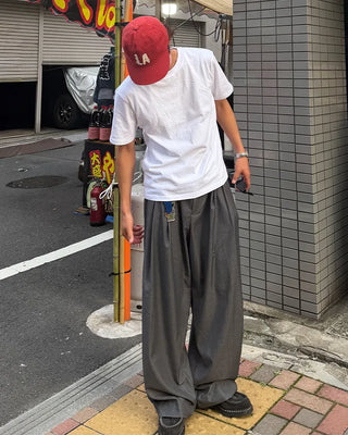 Wide-leg slacks with inner hooks and pleats