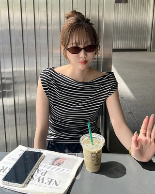 Striped off-shoulder short-sleeved T-shirt