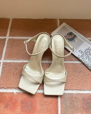 Square-line high heels