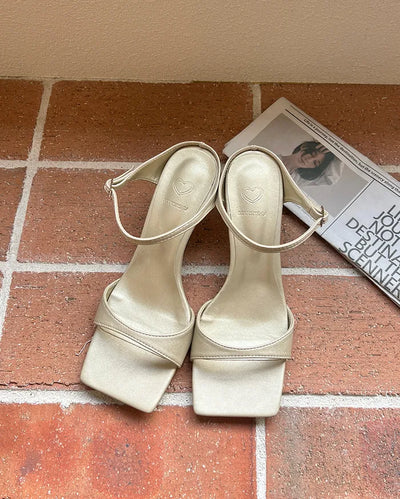 Square-line high heels