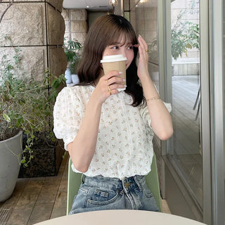 Flower pattern short-sleeved blouse