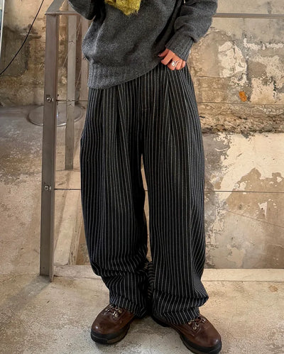 Striped Curved Tuck Slacks