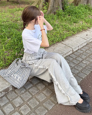 Side-frill sweatpants