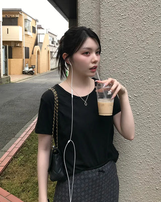 Basic round neck T-shirt
