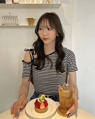 One-shoulder striped short-sleeved T-shirt