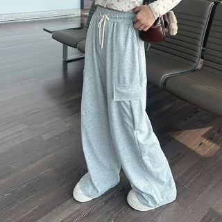 Cargo pants with slanted pockets