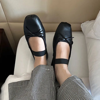 Ribbon Pointed Flat Shoes