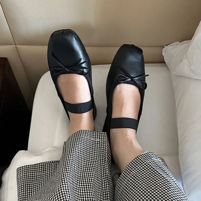 Ribbon Pointed Flat Shoes