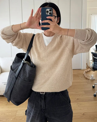 Loose-fit V-neck modern knit