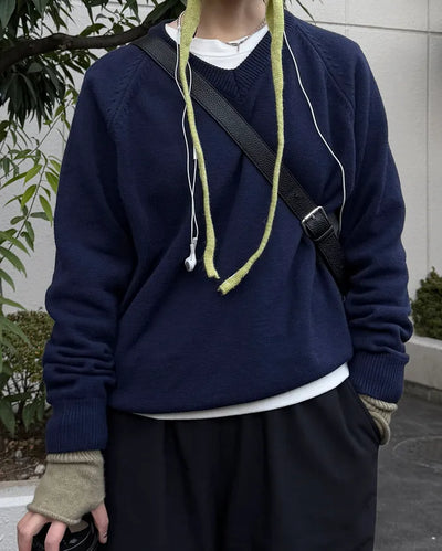 Unisex V-neck knit