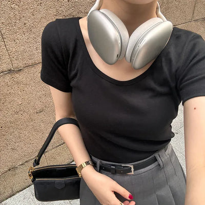 Simple U-neck T-shirt