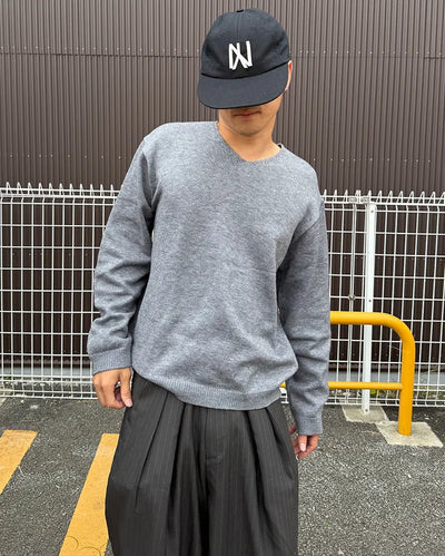 Loose-fit V-neck knit