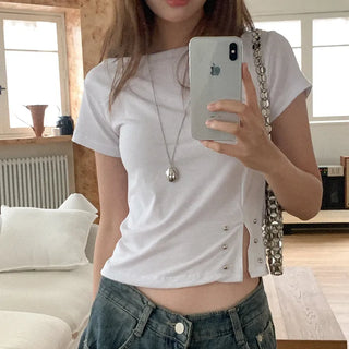 Rivet-slit boat neck short-sleeved T-shirt