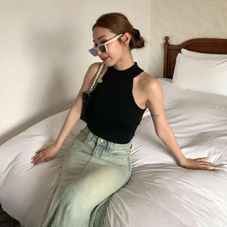 Halter neck sleeveless knit