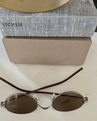 Oval frame sunglasses