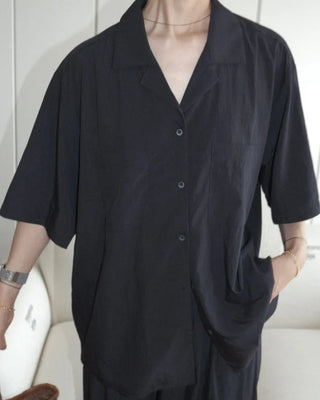 Open-collar short-sleeved shirt