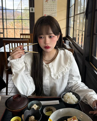 Big collar frill blouse