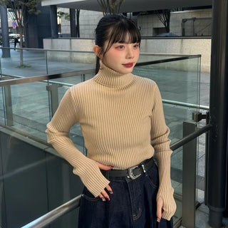 Hand warmer high neck T-shirt