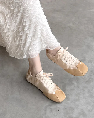 Simple color sneakers