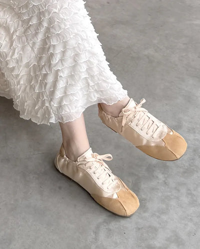 Simple color sneakers