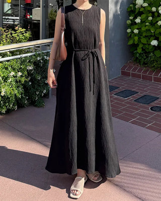 String pleated sleeveless long dress
