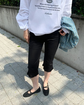 Frill Capri Pants