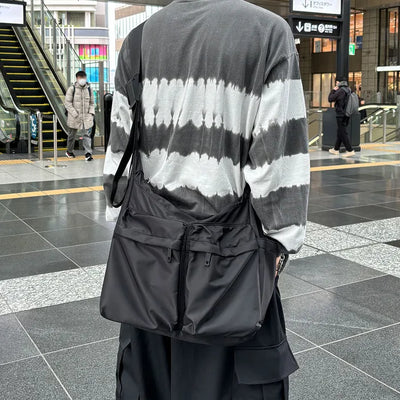 Big pocket shoulder bag
