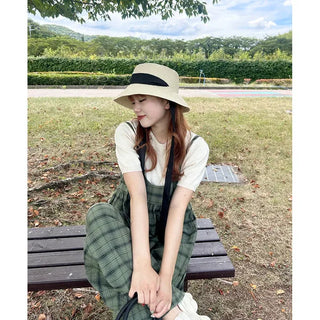 Simple U-neck knit