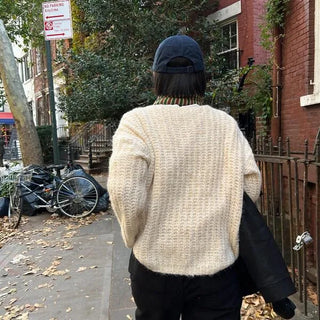 Loose-fit slit knitwear