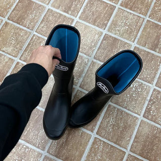 Simple belt medium rain boots