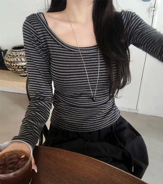 U-neck shirred long-sleeved T-shirt