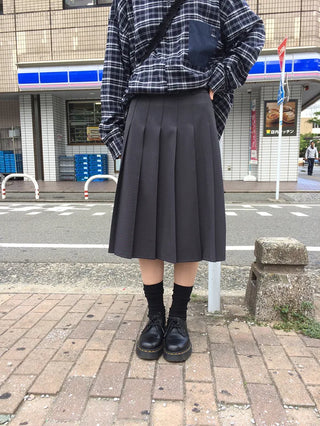 Pleated skirt with tucks
