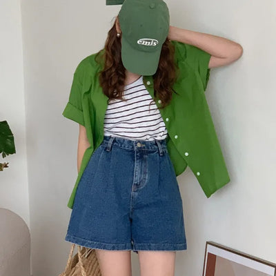 Vivid short-sleeved shirt