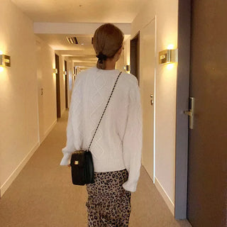 Cable knit round neck sweater
