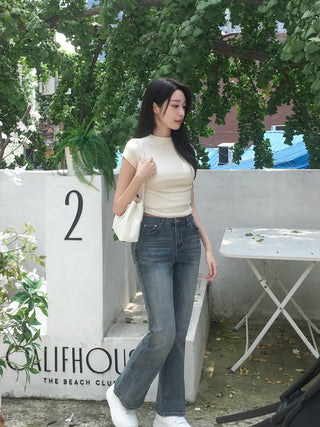 Half-neck T-shirt
