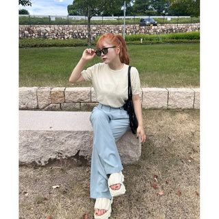 Simple U-neck knit