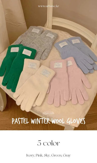 Pastel wool knit gloves