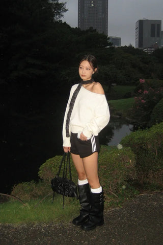 Ribbon-attached shoulder bag