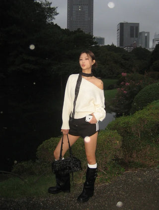 Ribbon-attached shoulder bag