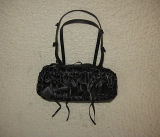 Ribbon-attached shoulder bag