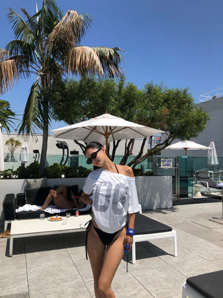 Number lettering off-shoulder T-shirt