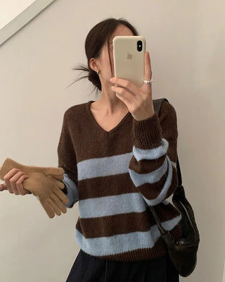 (2 colors) V-neck striped knit
